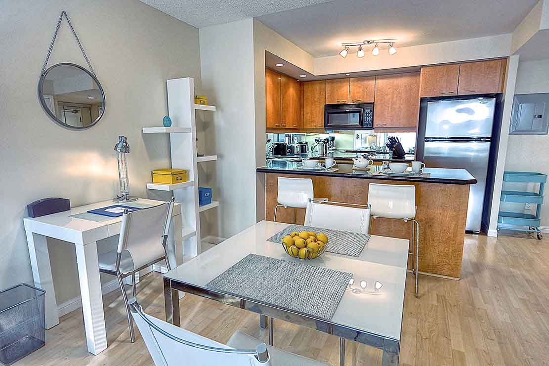 University Plaza 1 BR Dining and Kitchen